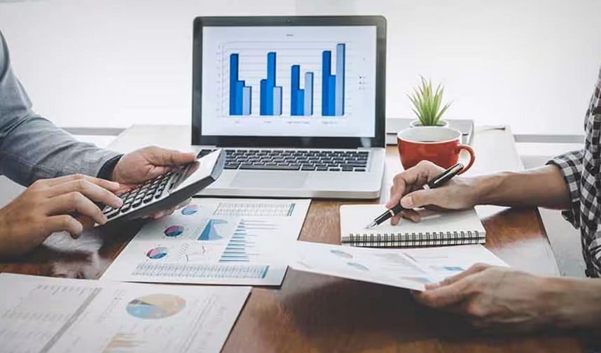 How To Manage Small Business Finances! - Accountant In London - Greek List