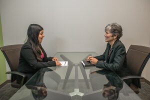 UK CV: υποψήφια σε συνέντευξη για δουλειά στη Βρετανία