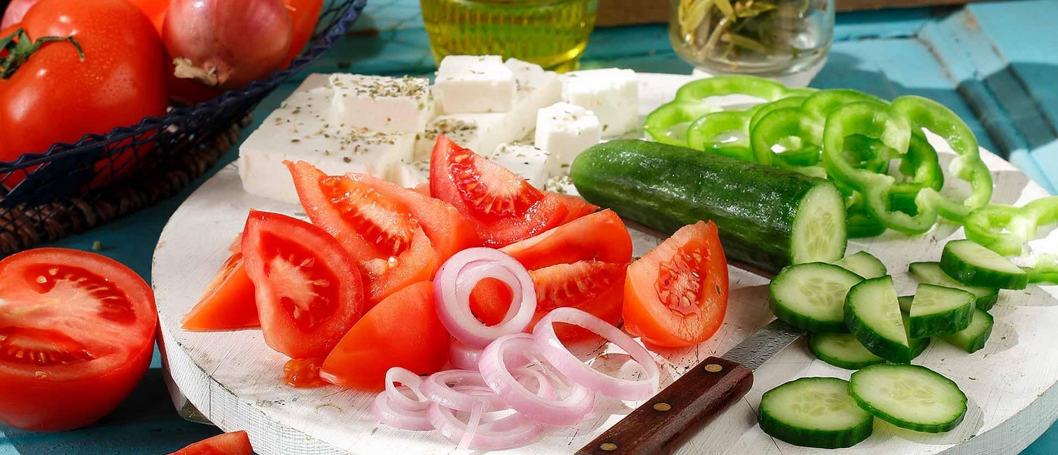 Greek Salad: A Refreshing Taste Of The Mediterranean! - Ingredients Of Greek Salad - Greek List