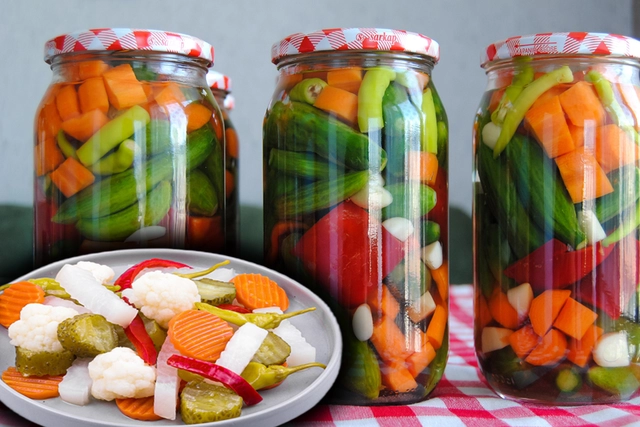 Kathara Deftera: A Taste Of Greek Tradition, On The Way To Easter - Toursi - Greek List Toursi
