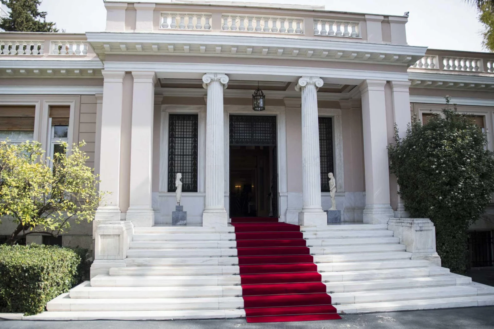 The majestic 19th century buildings of Athens - Maximos Mansion - Greek List Maximos Mansion