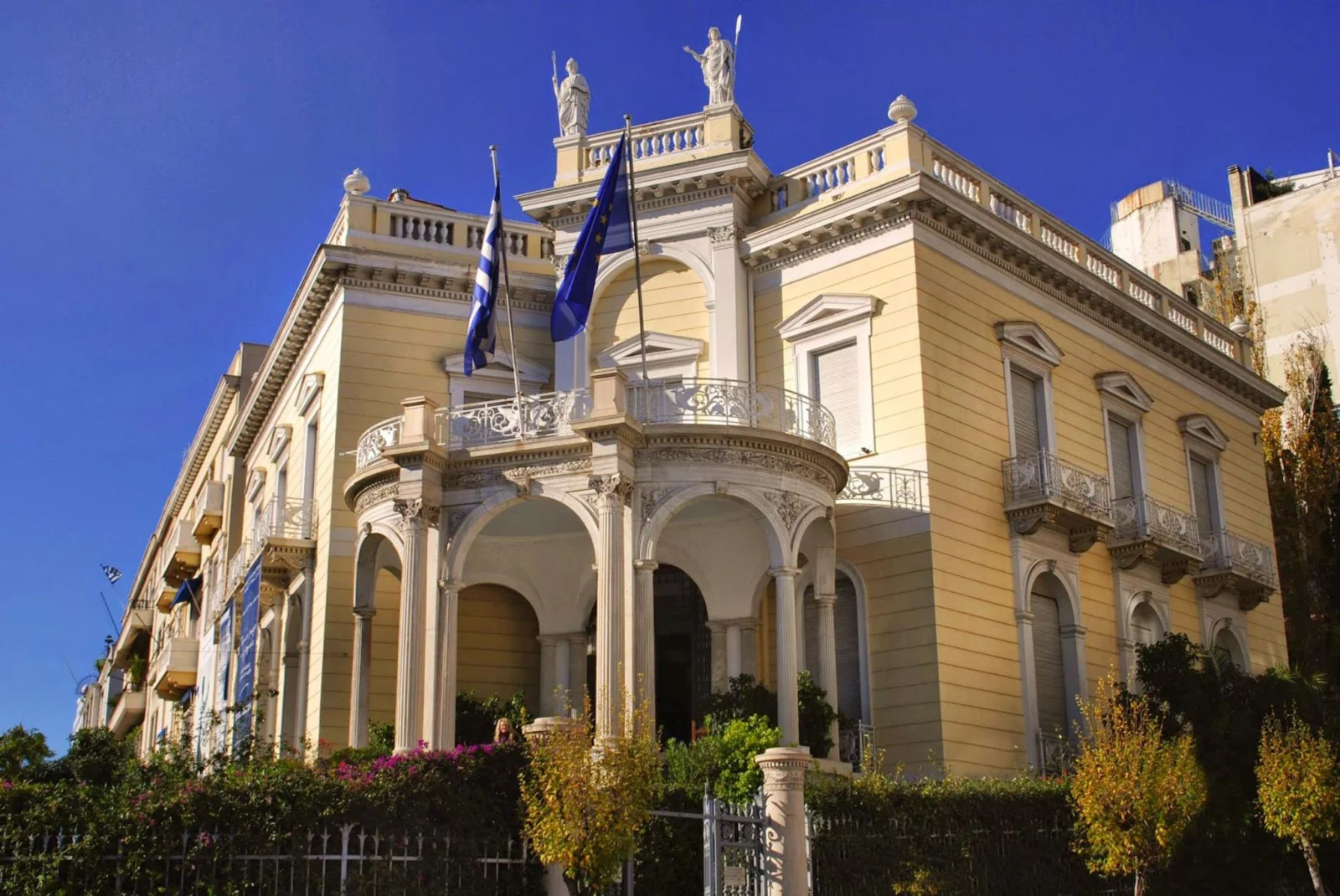 The majestic 19th century buildings of Athens - Stathatos Mansion - Greek List Stathatos Mansion