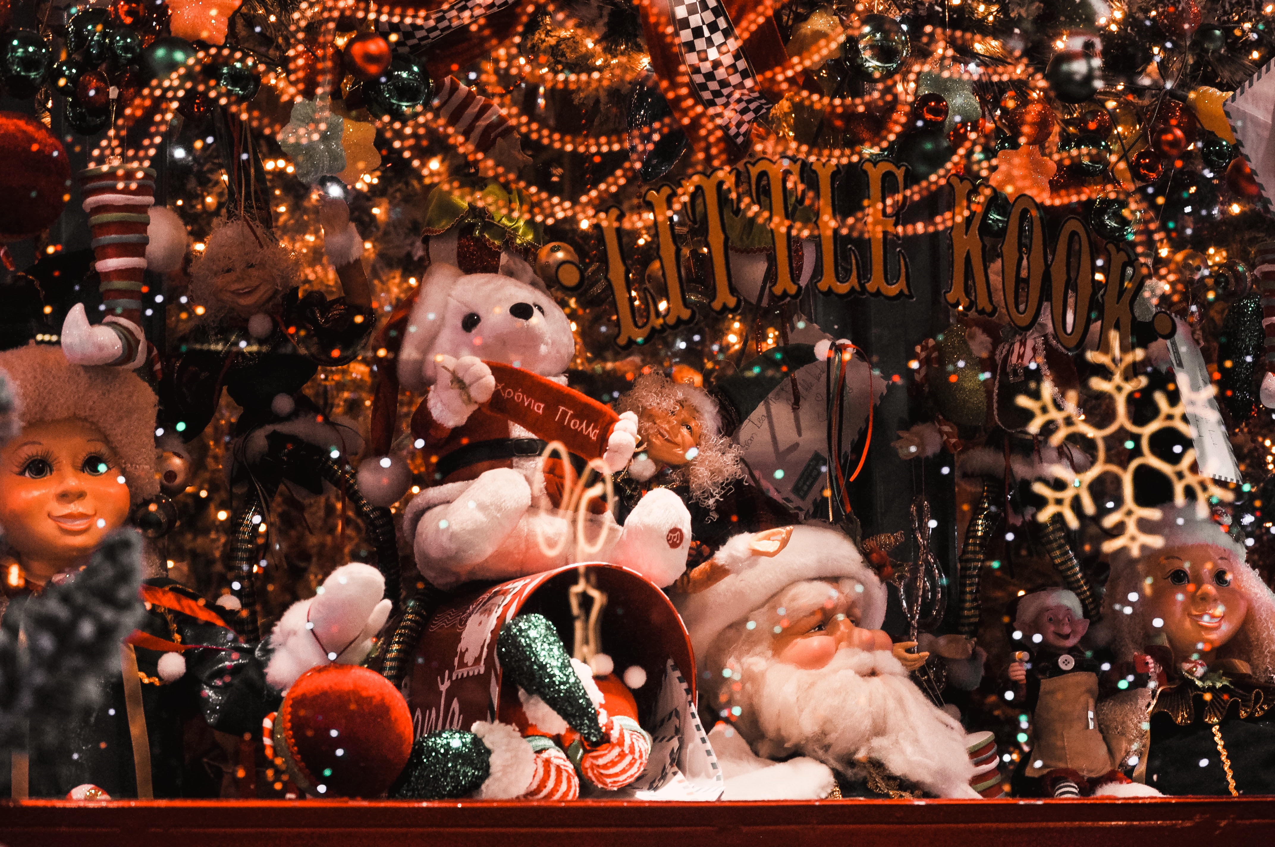Christmas in Athens 2023 - A Christmas Odyssey: Navigating the Captivating Labyrinth of Christmas in Athens - lazarescu alexandra 97B0gpHVKT8 unsplash - Greek List