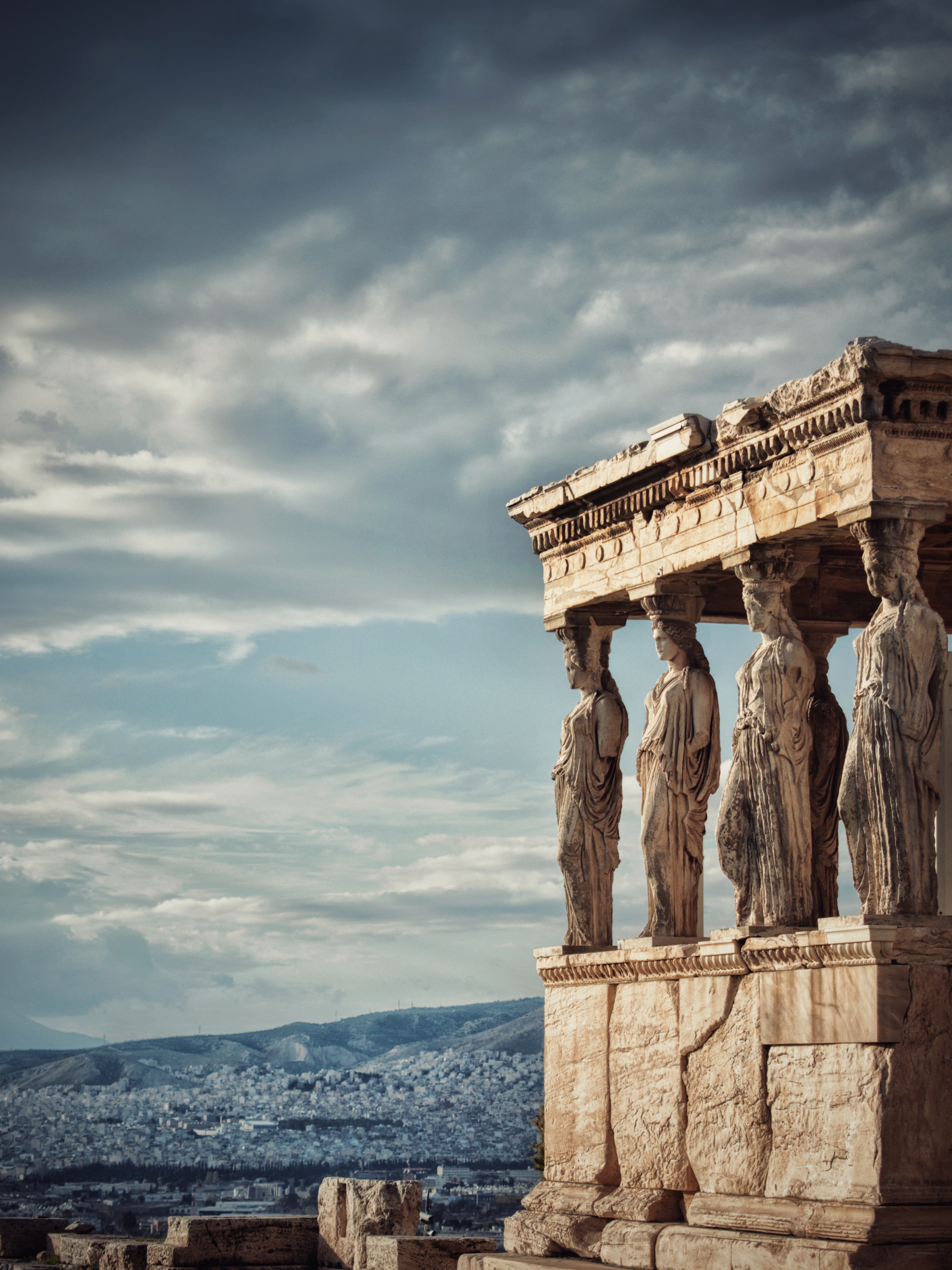 Christmas in Athens 2023 - A Christmas Odyssey: Navigating the Captivating Labyrinth of Christmas in Athens - sergio garcia 8lKpEfyFSoY unsplash - Greek List
